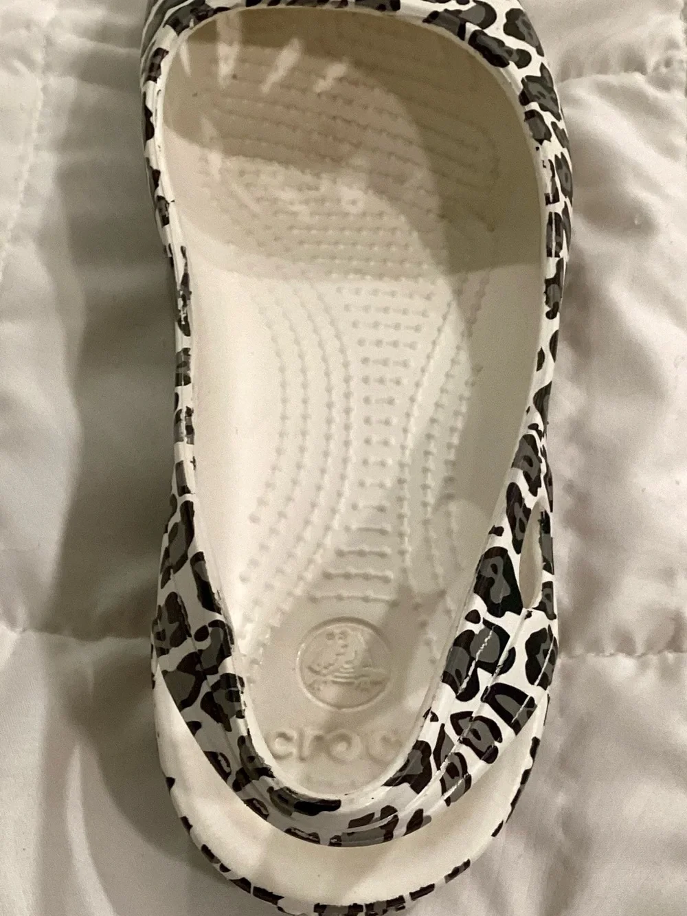 CROCS Women’s Size 8 Kadee Leopard-Print Ballet Flats in White and Black-EUC